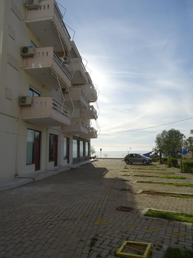 Menikos Apartments Himarë Exterior foto